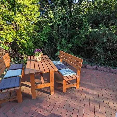 Im Zentrum Von Augustfehn Holiday home *